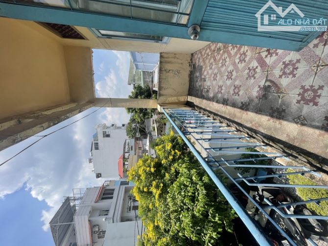 BÁN NHÀ QUẬN 4 - HẺM XE HƠI NGUYỄN KHOÁI  - NHÀ 2 TẦNG BTCT - 157M2 CHỈ 12.8 TỶ - 4