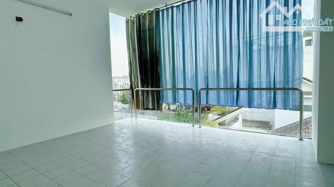 Cho thuê Toà nhà 1 trệt 4 lầu góc 2 mặt tiền khu dân cư D2D, Biên Hòa, Đồng Nai.  - Diện t - 4