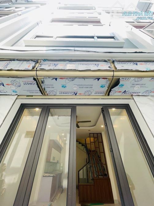 BÁN NHÀ LẠC LONG QUÂN - CẦU GIẤY - FULL NỘI THẤT - 33M2 -5 TẦNG -8.3 TỶ - 4