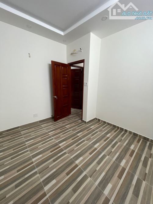 BÁN NHÀ Q4 GÓC 2 MẶT TIỀN 5 TẤM HẺM 1/ CHDV 5PN GIÁ 5 Tỉ 9 KHU DÂN CƯ GIÁP Q1 - 5