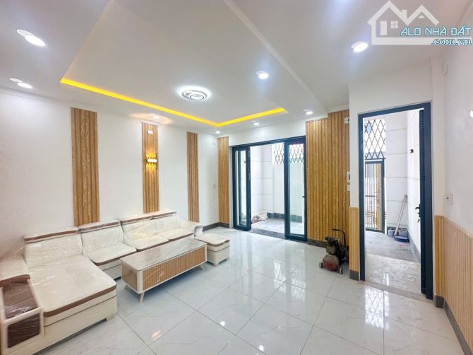 BÁN NHÀ CẤP 4 (DT: 93M2 - 5M) SỔ RIÊNG THỔ CƯ 100% P. BỬU HOÀ - 5