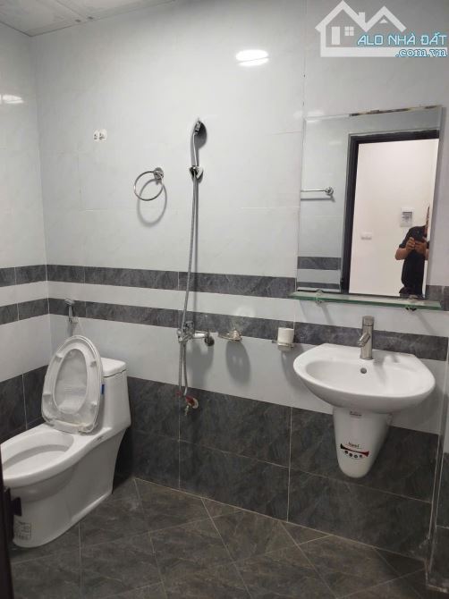 NHÀ 5 T 35M2, NỘI THẤT , PHỐ XỐM, GẦN ĐẠI HỌC ĐẠI NAM - 5