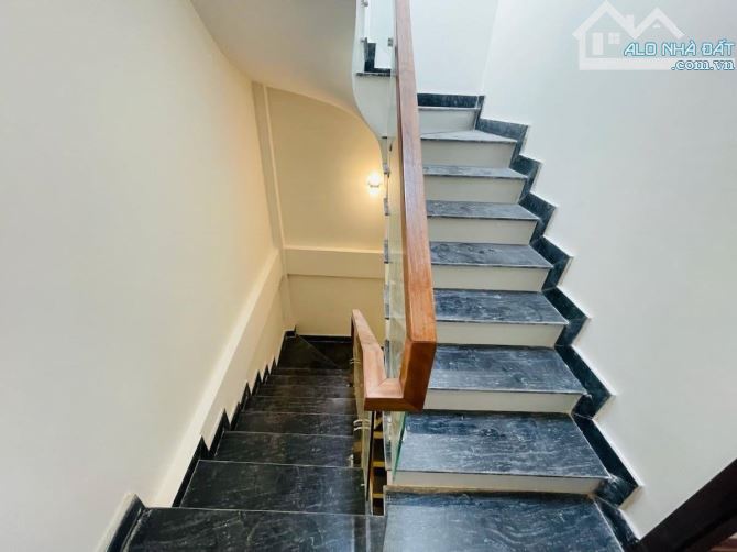 BÁN NHÀ LẠC LONG QUÂN - CẦU GIẤY - FULL NỘI THẤT - 33M2 -5 TẦNG -8.3 TỶ - 5