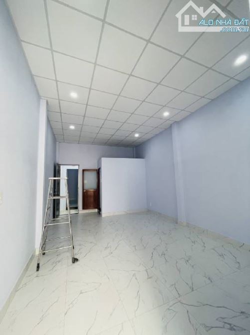 BÁN NHÀ {4M X 15M} 60M2 HXH THÔNG - 5p RA VÒNG XOAY DÂN CHỦ, KHU DÂN TRÍ CAO -  CHỈ 9 TỶ - 5