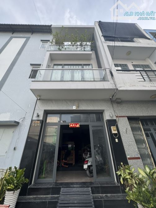 Ban nhà . Bùi Tư Toàn giáp An Dương Vương. 4×16m×4tâng. Gần Quận 6.nhỉnh 6T - 6