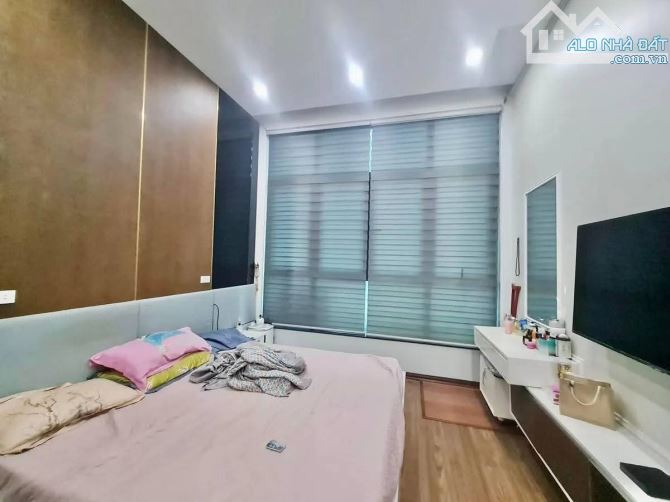NHÀ  ĐẸP NGUYÊN HỒNG - BA ĐÌNH - PHÂN LÔ - Ô TÔ - VỈA HÈ 2 BÊN - KINH DOANH - 49M - 24,9 - 6