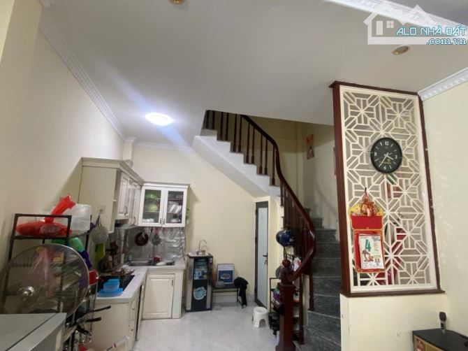 BÁN NHÀ PHỐ TRẠM, LONG BIÊN.GẦN AEON - NGÕ 4M, Ô TÔ 7 CHỖ ĐỖ CỬA, DÂN XÂY HƠN 7 TỶ - 6