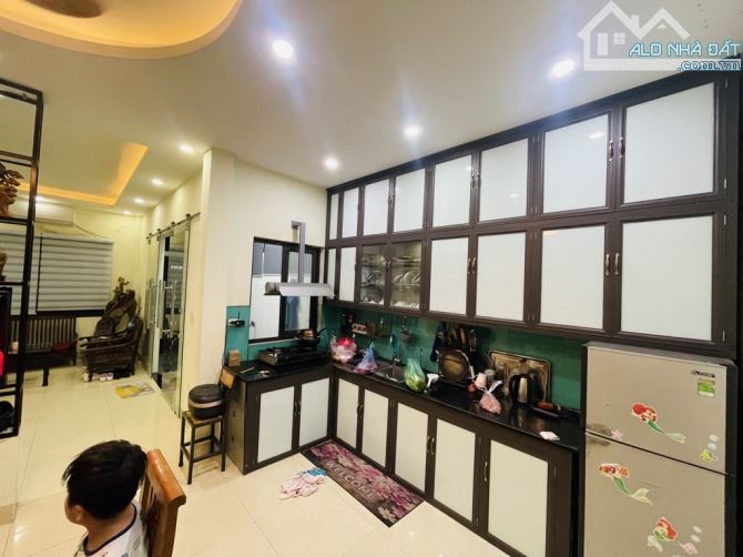 CỰ khối Long Biên -NHÀ ĐẸP 2 Tầng x 65m CHỦ TỰ XÂY - LÔ GÓC - SIÊU THOÁNG - GẦN Ô TÔ - 6