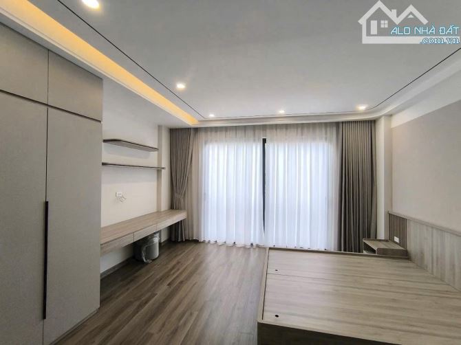 Siêu phẩm phố Trạm - ô tô vào nhà - 6 tầng - MT 4.6m - 10,6 tỷ - 6