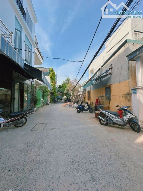 BÁN NHÀ KIỆT HÀN MẶC TỬ-   HẢI CHÂU- 2 TẦNG CÓ DÃY PHÒNG CHO THUÊ- NGANG LÊN ĐẾN 8M,GÓA 3 - 7