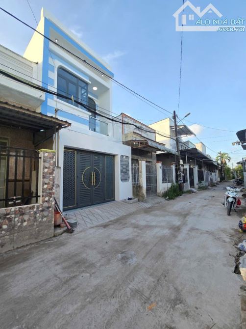 🚀 Nhà 60m2 mới sửa sang đẹp mê ly. Chủ cần bán gấp 925tr Trung Chánh, Hóc Môn. Sổ Riêng - 7