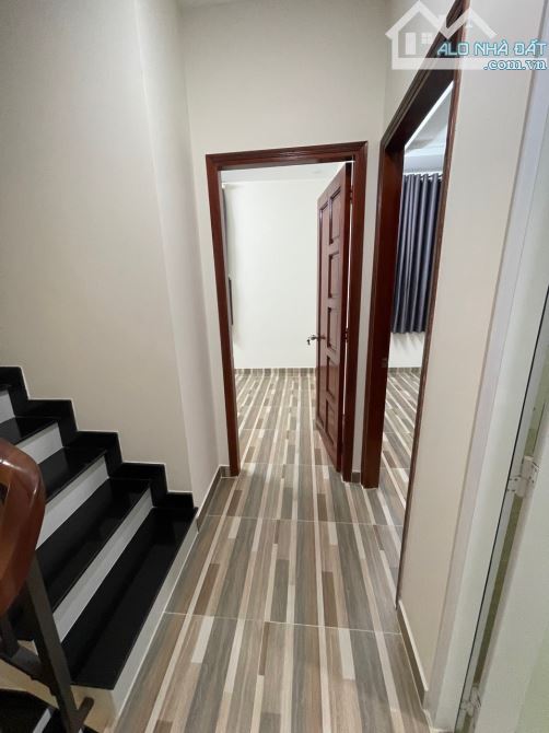 BÁN NHÀ Q4 GÓC 2 MẶT TIỀN 5 TẤM HẺM 1/ CHDV 5PN GIÁ 5 Tỉ 9 KHU DÂN CƯ GIÁP Q1 - 7