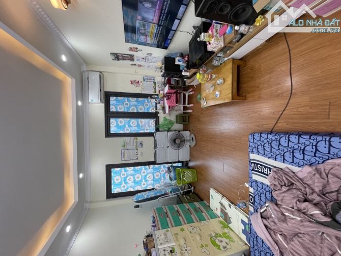 BÁN NHÀ PHỐ TRẠM, LONG BIÊN.GẦN AEON - NGÕ 4M, Ô TÔ 7 CHỖ ĐỖ CỬA, DÂN XÂY HƠN 7 TỶ - 7