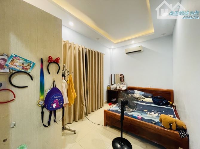 CỰ khối Long Biên -NHÀ ĐẸP 2 Tầng x 65m CHỦ TỰ XÂY - LÔ GÓC - SIÊU THOÁNG - GẦN Ô TÔ - 7