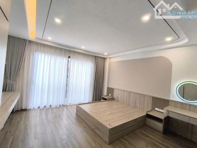 Siêu phẩm phố Trạm - ô tô vào nhà - 6 tầng - MT 4.6m - 10,6 tỷ - 7
