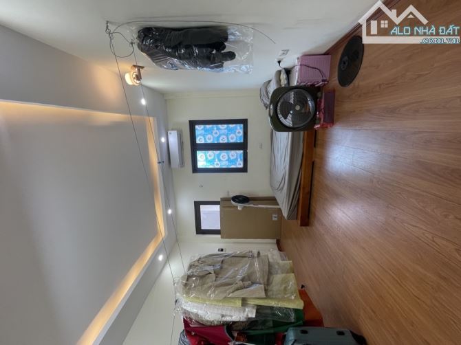 BÁN NHÀ PHỐ TRẠM, LONG BIÊN.GẦN AEON - NGÕ 4M, Ô TÔ 7 CHỖ ĐỖ CỬA, DÂN XÂY HƠN 7 TỶ - 8