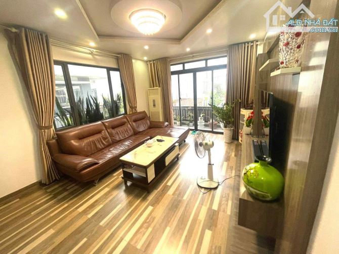 Bán nhà 4 tầng lô góc dân sinh duy nhất - 8