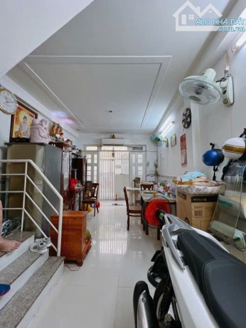 MẶT TIỀN CÁCH 2 CĂN NHÀ NGANG 3.5 DÀI 12 ĐÚC BÊ TÔNG  CÓ 5 TỶ Q4 - 8