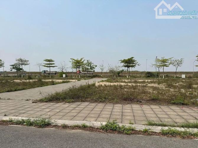 Chủ bán gấp đất DA Eco Tam Nông, mặt đường QL32, cổng khu công nghiệp Trung Hà 250h - 8