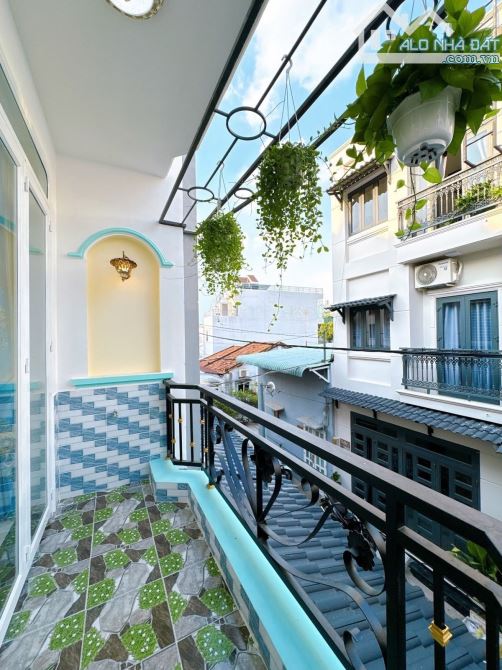 Siêu phẩm hiếm mới nhận Đ. Lê Quốc Hưng , Q4 - Giá: 3 Tỷ 055 / 48.8m2. SHR, hẻm dân trí - 9