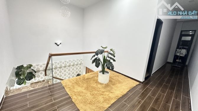 Nhà 2 tầng FULL NỘI THẤT Mặt tiền đường HT13 phường HT Q12, dt 87,9m2 (5,3mx19m) Đường 12m - 9