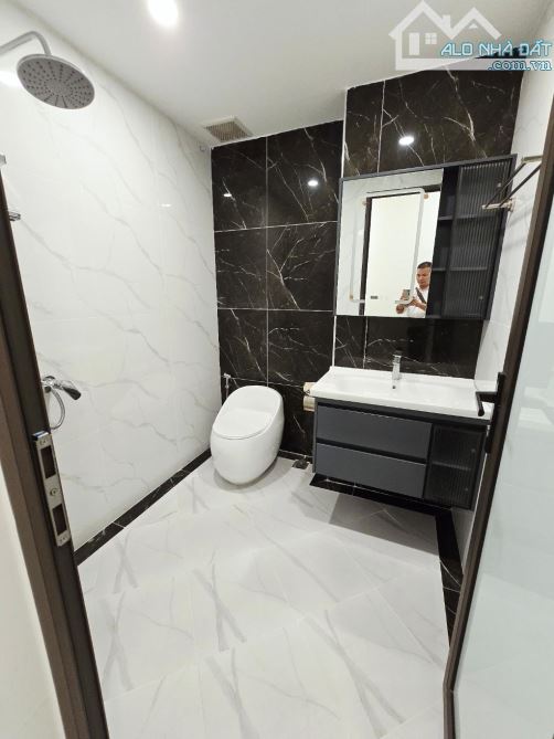 GIANG BIÊN 6 TẦNG. NỘI THẤT ĐẸP -15m Ô TÔ THÔNG Ô BÀN CỜ. NỘI THẤT. 5.9 TỶ - Vị trí trung - 9