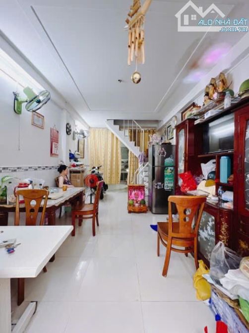 MẶT TIỀN CÁCH 2 CĂN NHÀ NGANG 3.5 DÀI 12 ĐÚC BÊ TÔNG  CÓ 5 TỶ Q4 - 9