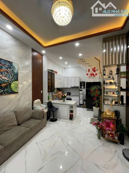 BÁN NHÀ 4 TẤM MỚI ĐẸP QUẬN 4 HẺM XE HƠI 8M VI VU 3PN GIÁ 8TỈ KHU DÂN CƯ DT 4,5*9 - 9