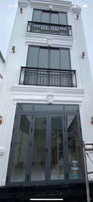 NHÀ 3 TẦNG MẶT TIỀN KINH DOANH P.LONG TRƯỜNG DIỆN TÍCH SÀN 180M2 CHỈ HƠN 5 TỶ