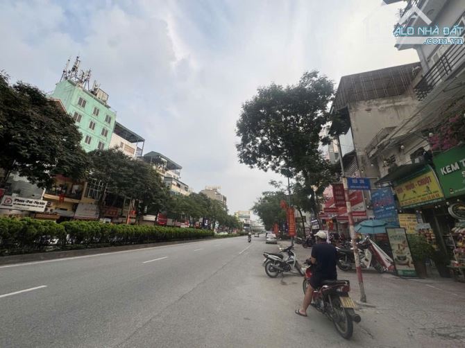 Bán đất mặt phố Nguyễn Văn Cừ 61m mt 4m hai thoáng ngõ sau 2m