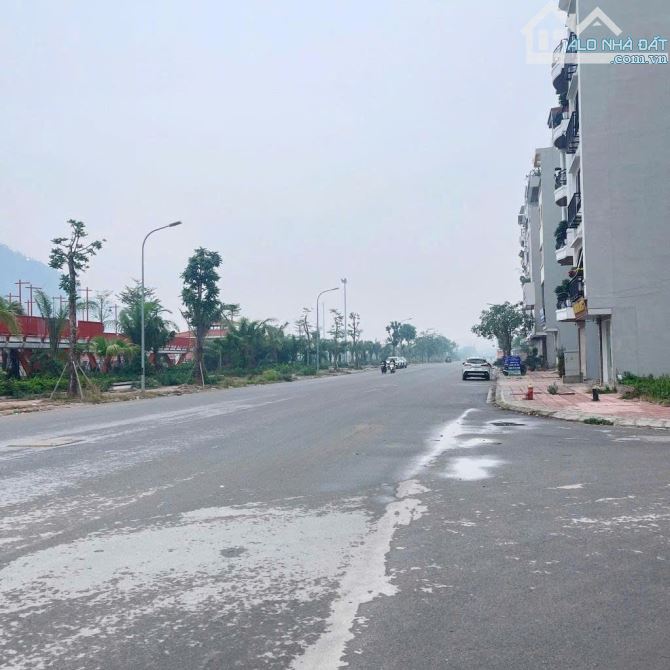 Bán đất phân lô vỉa hè tái định cư ngọc thụy 80m mt 4m đường 2 tô tải tránh