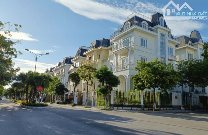 ĐẤT D.VỤ 5,5HA TRẠM TRÔI  140M, VỈA HÈ, 2 ÔTÔ TRÁNH  GIÁ 133 Tr/m2