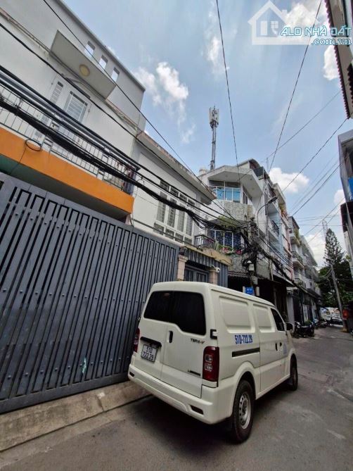 Bán nhà 3 tầng, Trần Xuân Soạn, Quận 7. DT 72m2, ngang 5m, 7PN, HXH. Giá 10.x tỷ