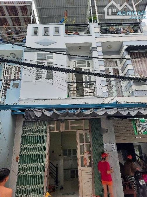 XE HƠI ĐẬU CỬA, HEM TRƯỚC NHÀ 5M, NHÀ ĐÚC BTCT, HẺM THÔNG THOÁNG, SẠCH SẼ, AN NINH, DÂN TR