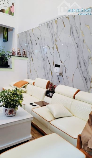 GIẢM 5,5 TỶ , NHÀ 3 LẦU HẺM XE HƠI THÔNG GÒ CÁT-PHÚ HỮU .