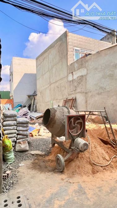 Đất gần cầu An Lộc sát Gò Vấp ( 4.93M x 17.5M ) Ng Thị Nhuần Q12