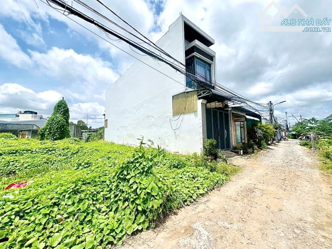 Nền Mặt tiền Bờ kè hẻm 25 Nguyễn Văn Linh - Thông Trần Hoàng Na, P.Tân An