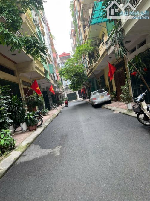 HỒ TÙNG MẬU– PHÚ DIỄN (MỚI) BÁN ĐẤT TẶNG NHÀ - KHU PHÂN LÔ,VỈA HÈ, Ô TÔ TRÁNH TRƯỚC NHÀ