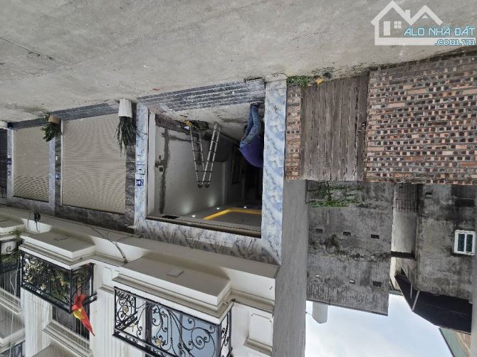 Cầu Diễn - 6 tầng thang máy - ô tô vào nhà - 10m ra ô tô tránh - giá chỉ hơn 8tỷ