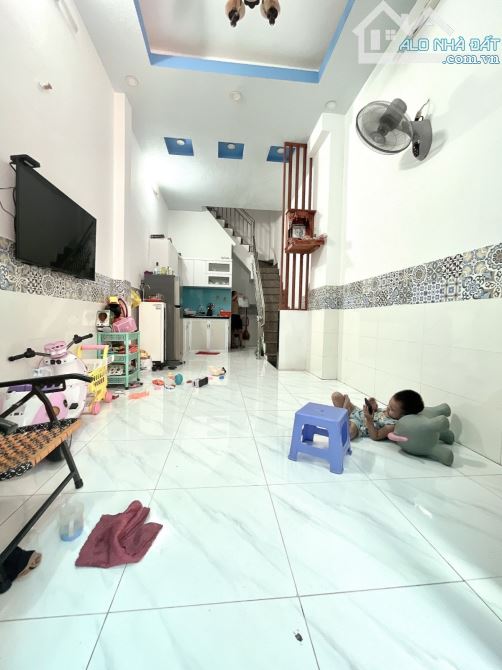 Nhà đẹp 3 lầu, Tân Phú, 2 phòng ngủ, 26m2 sổ vuông đẹp, chỉ 3.2 tỷ