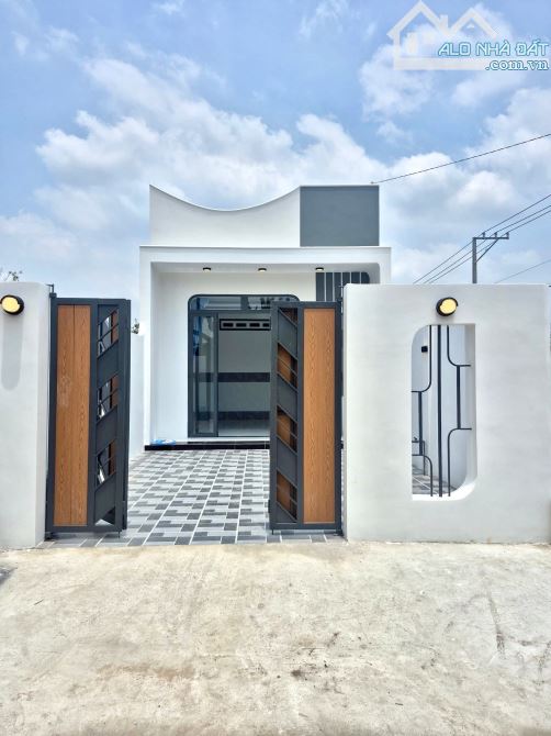 NHÀ CẤP 4 SỔ RIÊNG THỔ CƯ NGANG 5 AC THIỆN CHÍ GỌI EM NGAY NHÉ