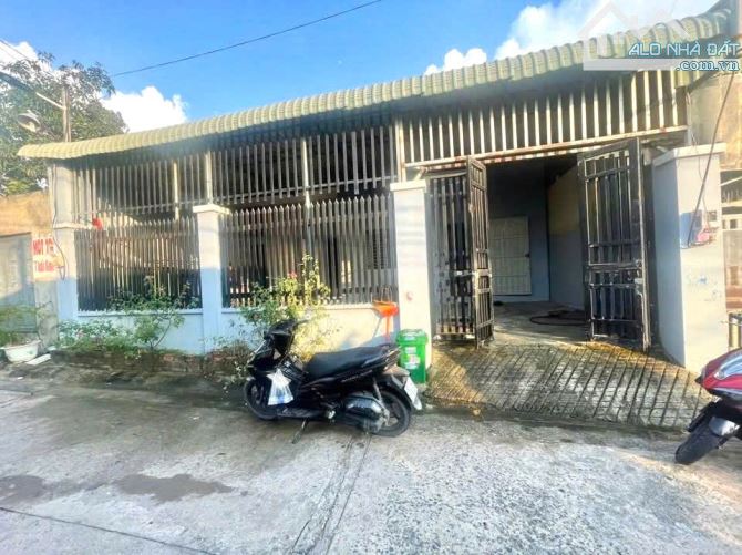 BÁN GẤP nhà cấp 4 đang cho thuê 4 triệu / tháng ở TÂN PHÚ TRUNG CỦ CHI 840 TRIỆU