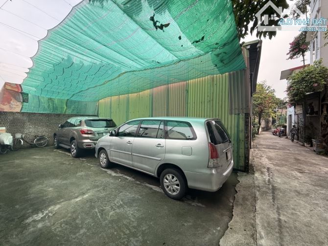 CÒN SÓT LẠI MẢNH ĐẤT VÀNG TRONG NÀNG THUÝ LĨNH  - Ô TÔ 7 CHỖ VÀO NHÀ ĐỖ CỬA