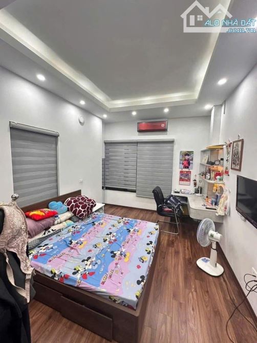 BÁN GẤP! Nhà Âu Cơ, Tây Hồ – 42m2, 4 tầng, 4 ngủ, có ô chờ thang máy