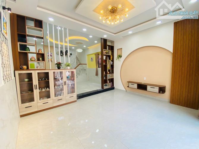 Bán nhà 5 x 13m, sau căn MT Lưu Hữu Phước P15-Q8