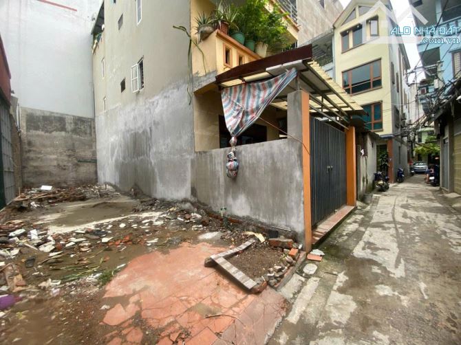 Chính chủ cần bán gấp 66m2 đất thổ cư ô tô đỗ cửa tại trung tâm phố Trạm phường Long Biên
