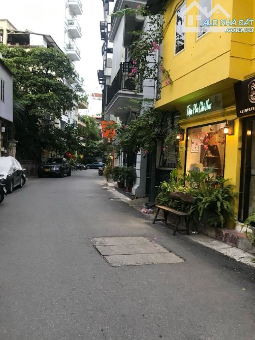 Lô góc Trần Hưng Đạo, ngõ thông ô tô tránh, 82m2, 2 tầng, mt 5.5m, 59 tỷ kinh doanh đỉnh