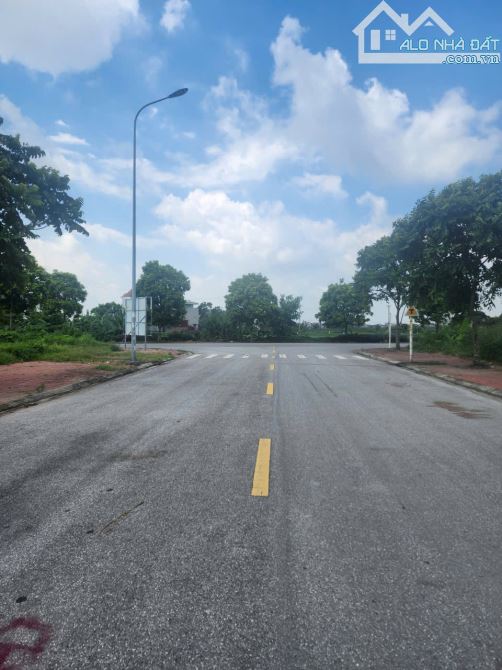 BÁN LÔ VỊ TRÍ ĐẸP NHẤT TRỤC CHÍNH 22M ĐẤU GIÁ KIM CHÂN, BẮC NINH. 90M2 MT5M. GIÁ HƠN 4 TỶ