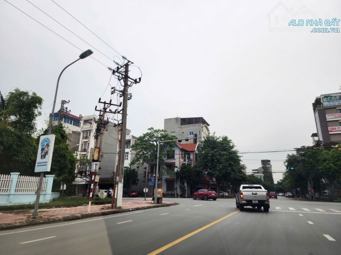 Bán nhà 4 tầng mặt đường Bình Than. KĐT Đại Dương. Dt 136m2. Mt 8,4m. TB. Giá 35 tỷ