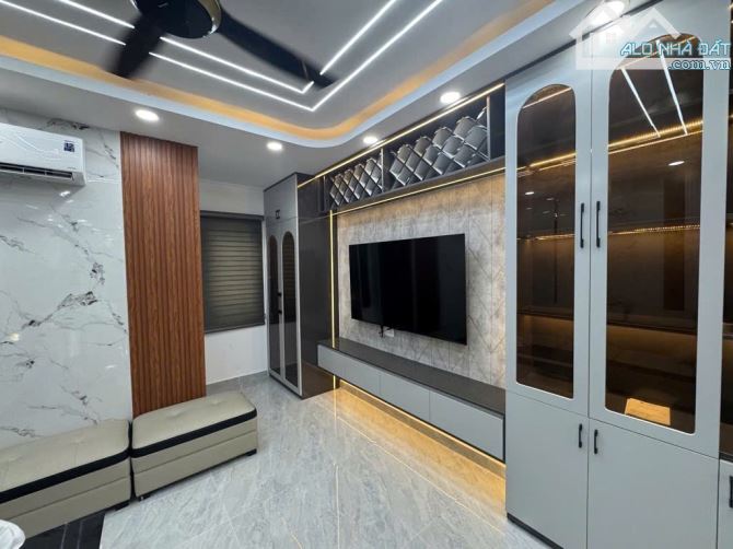 Bán nhà  5 tầng đường HÀ HUY GIÁP, phường THẠNH XUÂN,Q12,dt56m²(4x14). Hẻm 11m.Giá 6,4tỷ